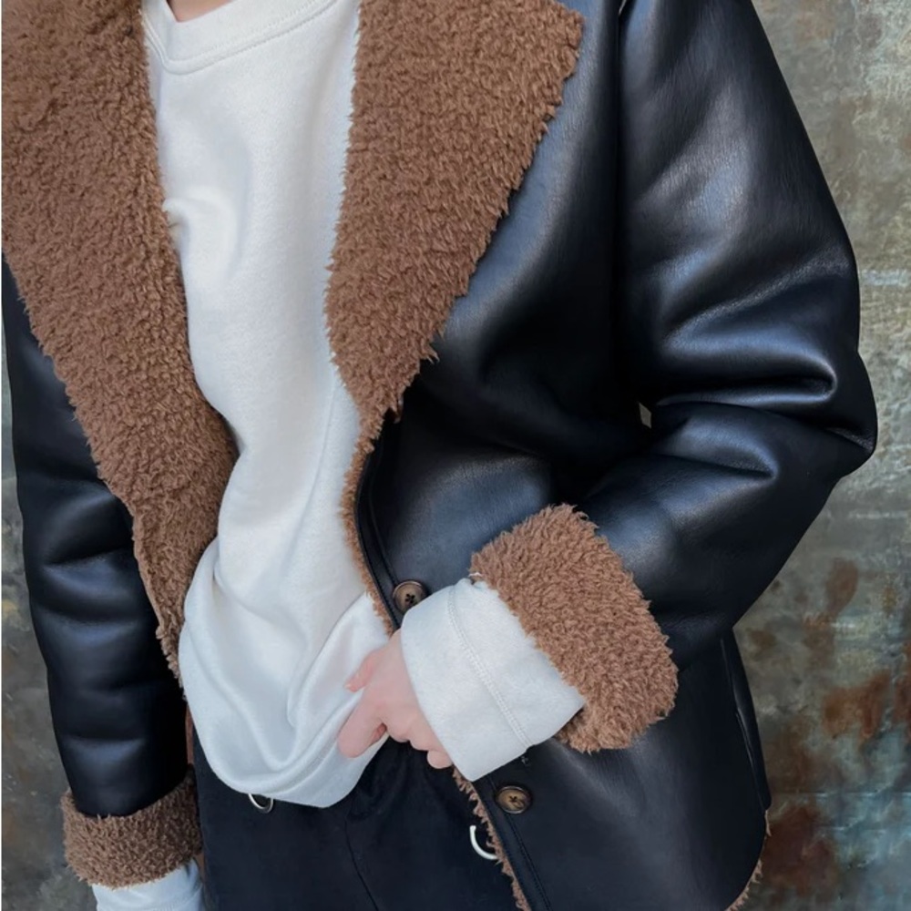 Oak and fort sherpa trimmed vegan leather - Picture 2 of 4